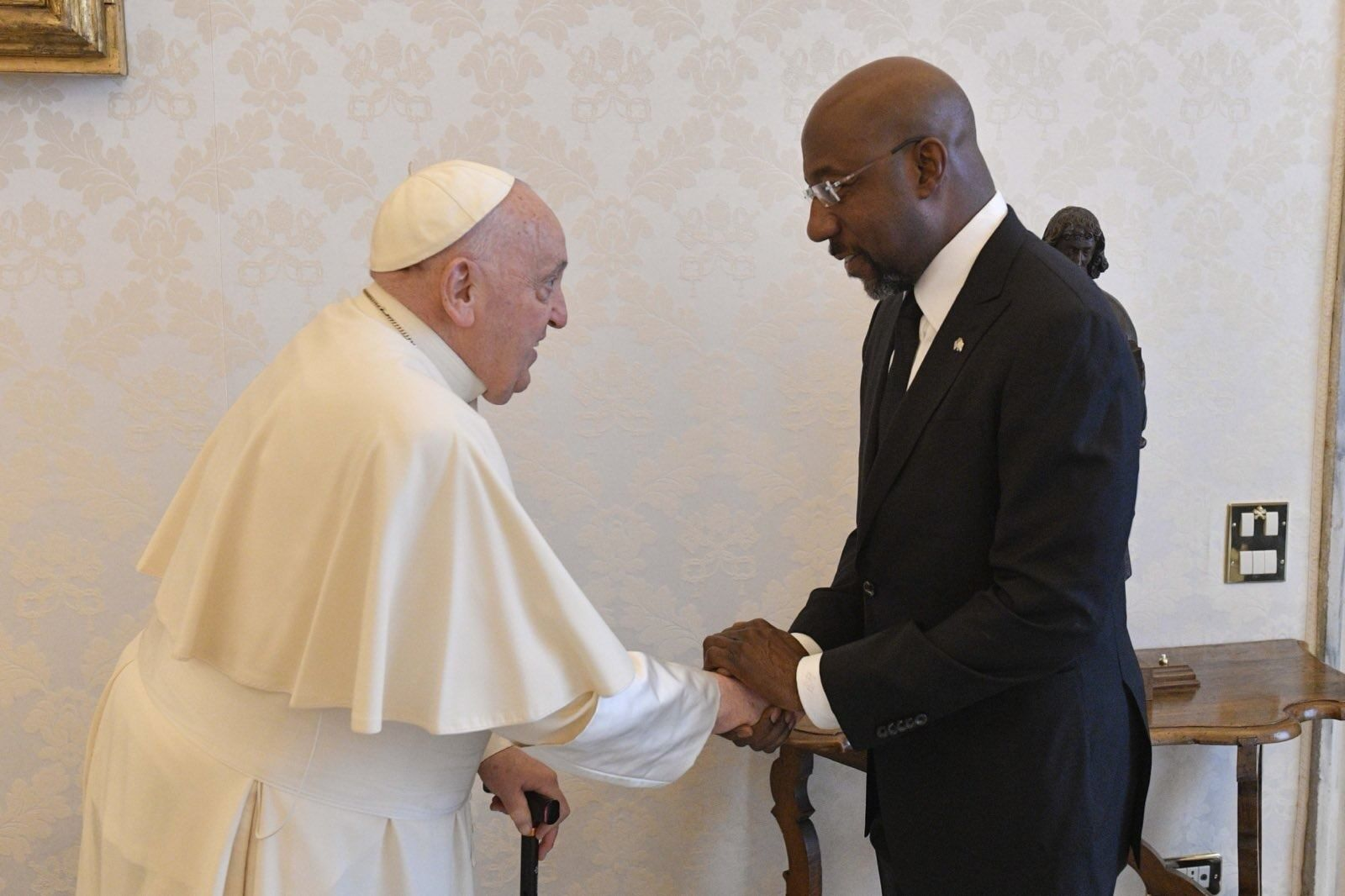 Senator Reverend Warnock (right) greeting Pope Francis (left).