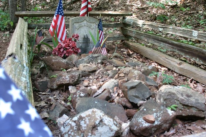 The gravesite of the unknown soldier of Kennesaw Mountain Battlefield Park north of Atlanta. (photo-Edgar Treiguts)