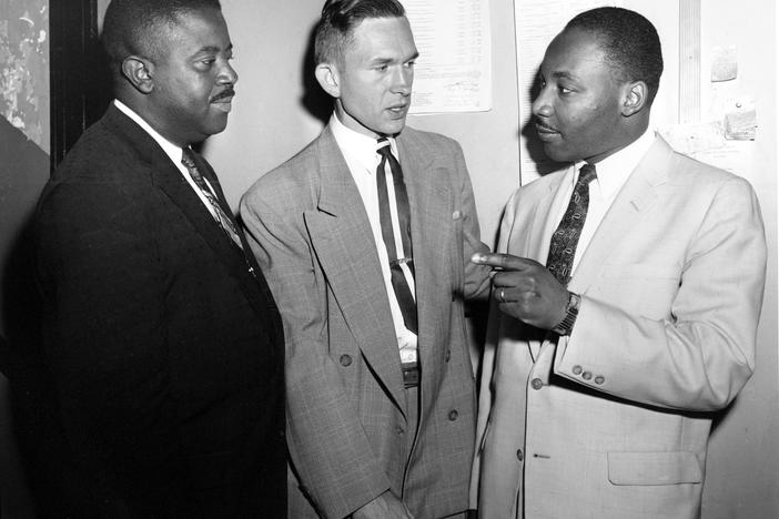 In this May 28, 1957, photo, Rev. Robert S. Graetz, center, Rev. Dr. Martin Luther King Jr. and Rev. Ralph D. Abernathy, left, talk outside the witness room during a bombing trial in Montgomery, Ala. Graetz, the only white minister to support the Montgomery Bus Boycott, died Sunday, Sept. 20, 2020. He was 92.