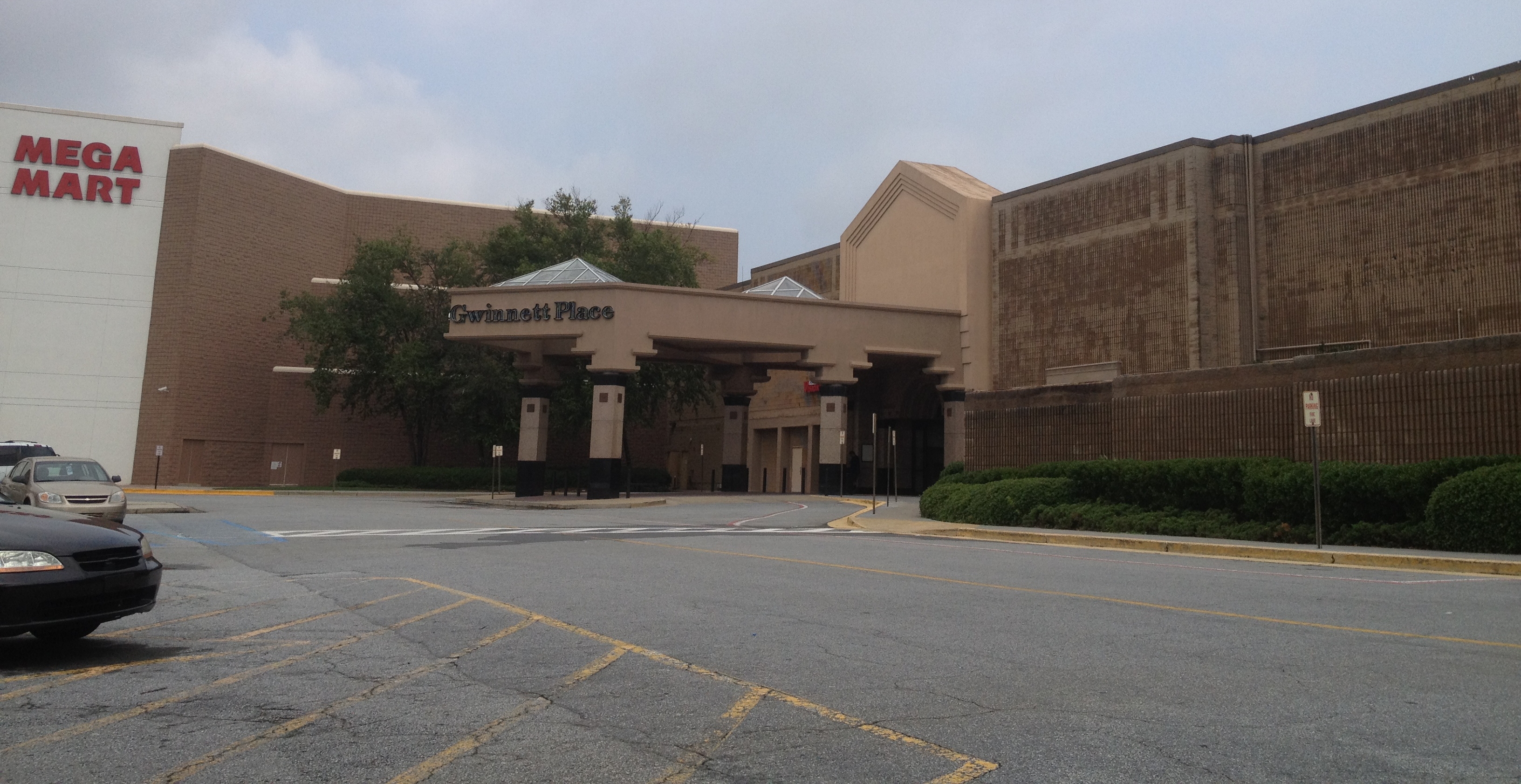 At deserted Georgia Square Mall, memories and speculation about