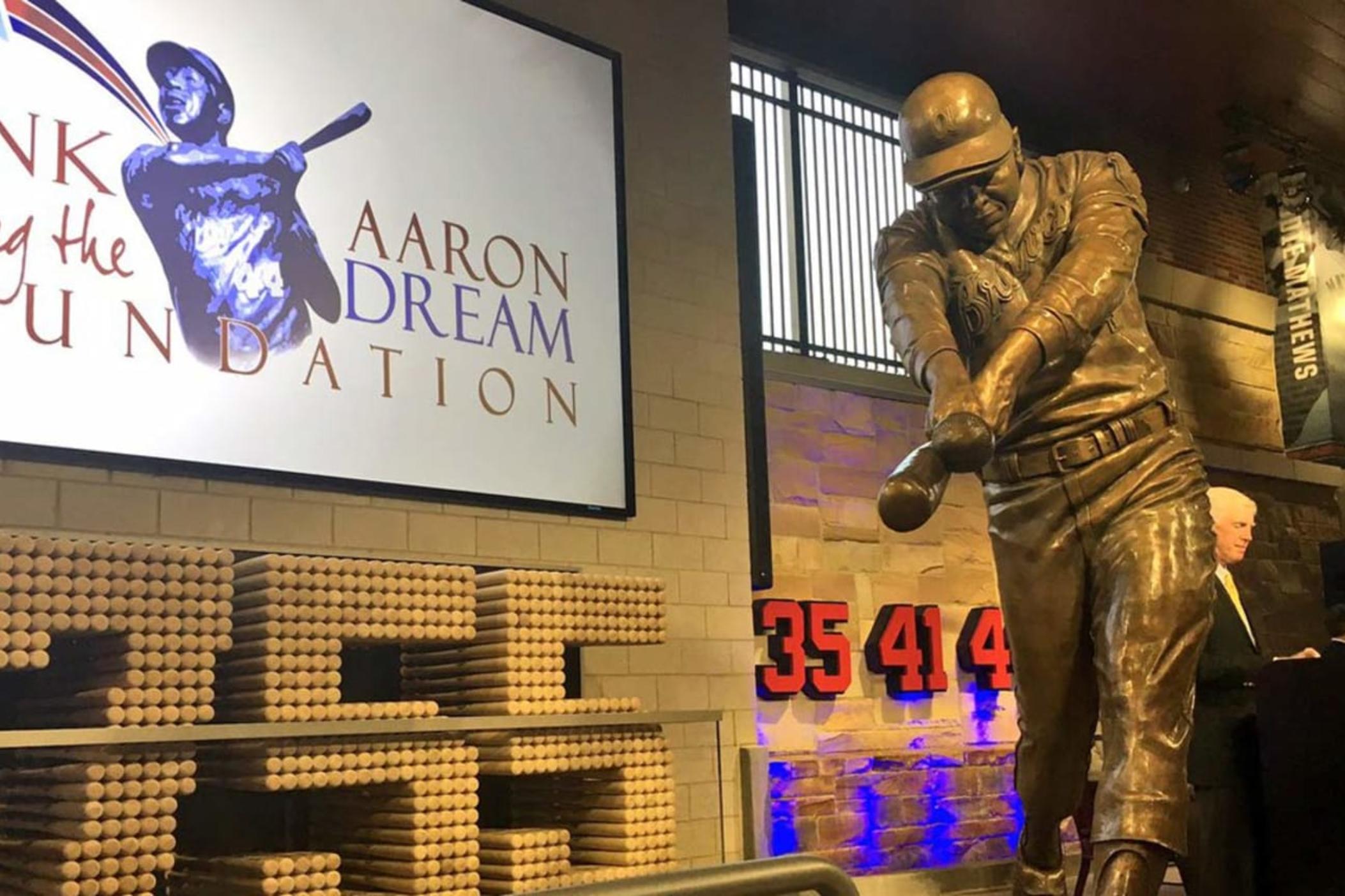Braves honoring Hank Aaron with tremendous throwback jersey (Photo)