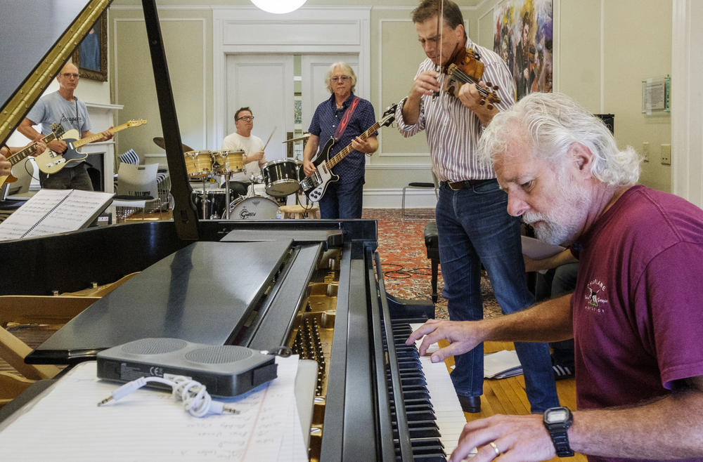 From right, Rolling Stones touring keyboardist Chuck Leavell, violinist Robert McDuffie, former R.E.M. bassist Mike Mills, drummer Patrick Ferguson and guitarist William Tonks rehearse "A Night Of Georgia Music."