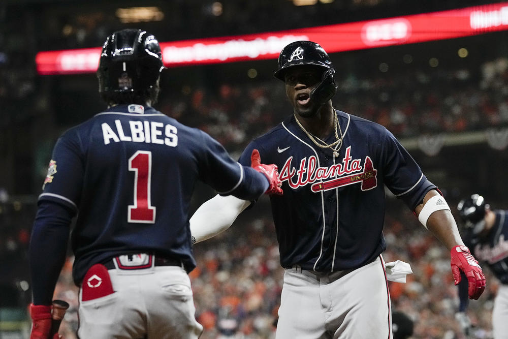 Charlie Morton: Braves pitcher fractures bone in his leg, leaves World  Series game in third inning