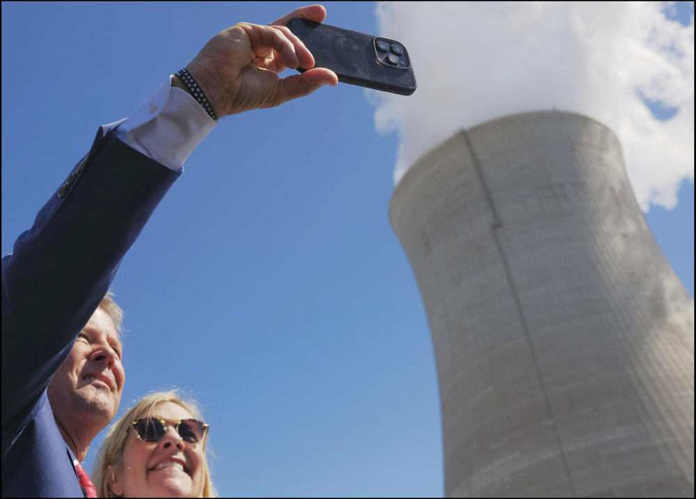 Georgia Gov. Brian Kemp and first lady Marty Kemp pose for selfie at Plant Vogtle before Kemp’s remarks at an official ceremony marking the completion of Units 3 and 4. 