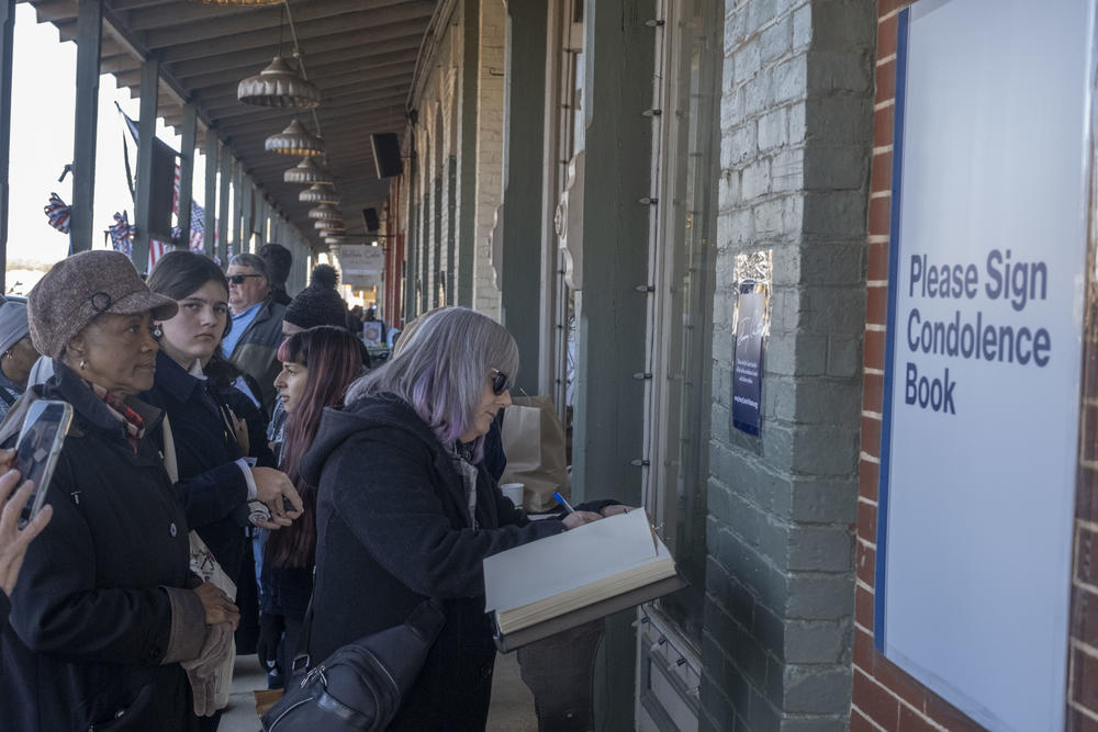  A condolence book placed in downtown Plains, Ga., by people from The Carter Center filled up quickly on Thursday with messages written by visitors from across the country. 