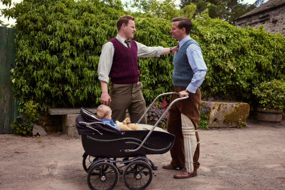 Tristan Farnon (Callum Woodhouse) and James Herriot (Nicholas Ralph)