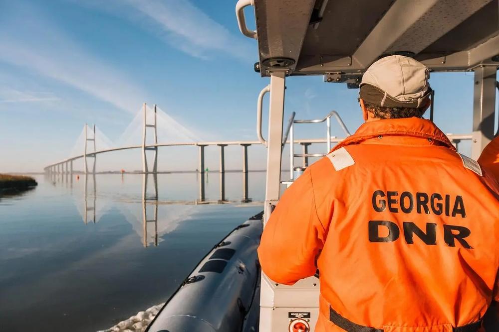 Wildlife Technician Trip Kolkmeyer operates the 26-foot Georgia DNR boat from Brunswick on Jan. 26, 2025.  Credit: Justin Taylor/The Current GA