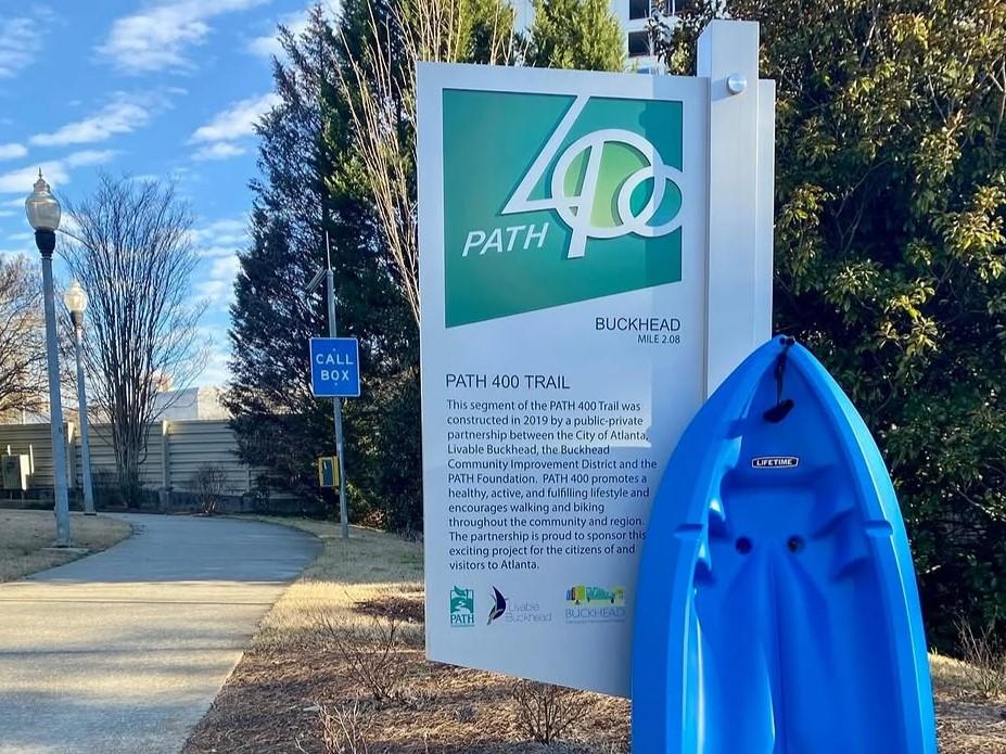 The Peachtree Park Neighborhood entrance to PATH400