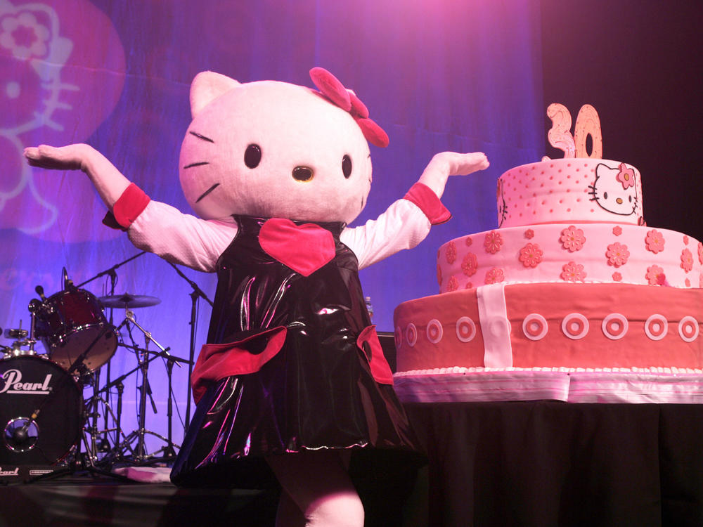 A Hello Kitty 30th anniversary party was held in Hollywood in 2004. The popular Sanrio character has 
