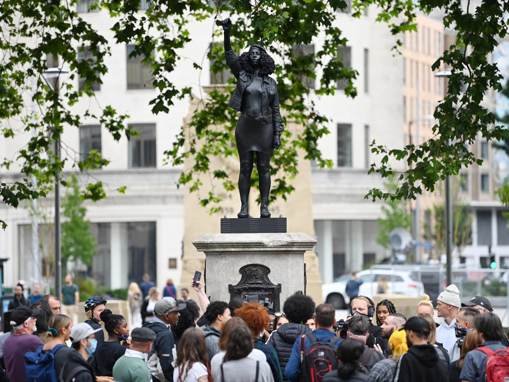 During its daylong stay on the plinth in Bristol, the statue attracted widespread attention and visitors.