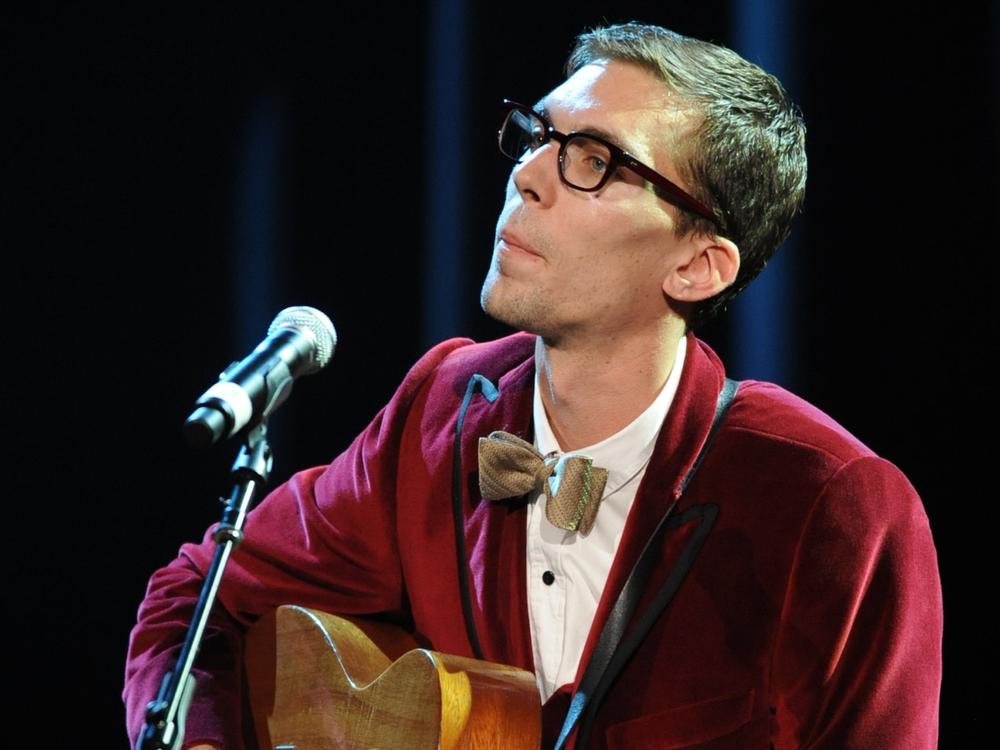 Justin Townes Earle, seen here performing at the 8th annual Americana Honors and Awards in 2009, has died.