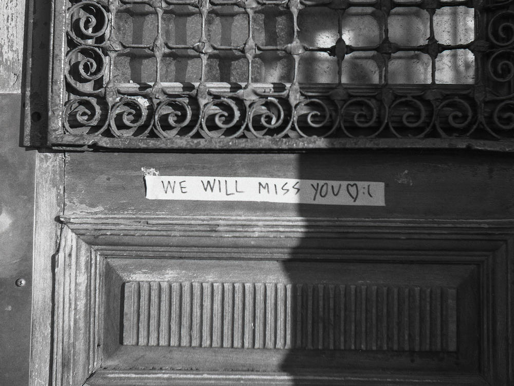 A note left behind by Great Scott fans mourning the club's closing in 2020.