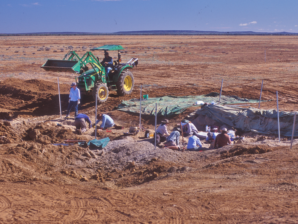 Researchers excavate at the 2007 
