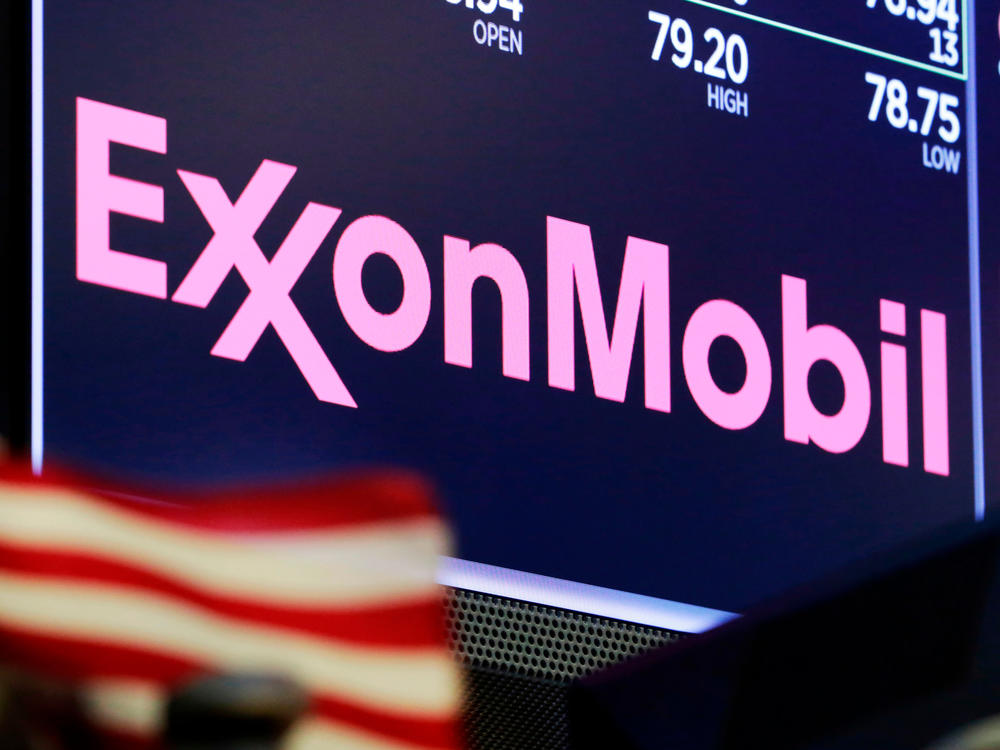 Exxon Mobil has apologized after one of its lobbyists talked about undermining climate action in an undercover video.
