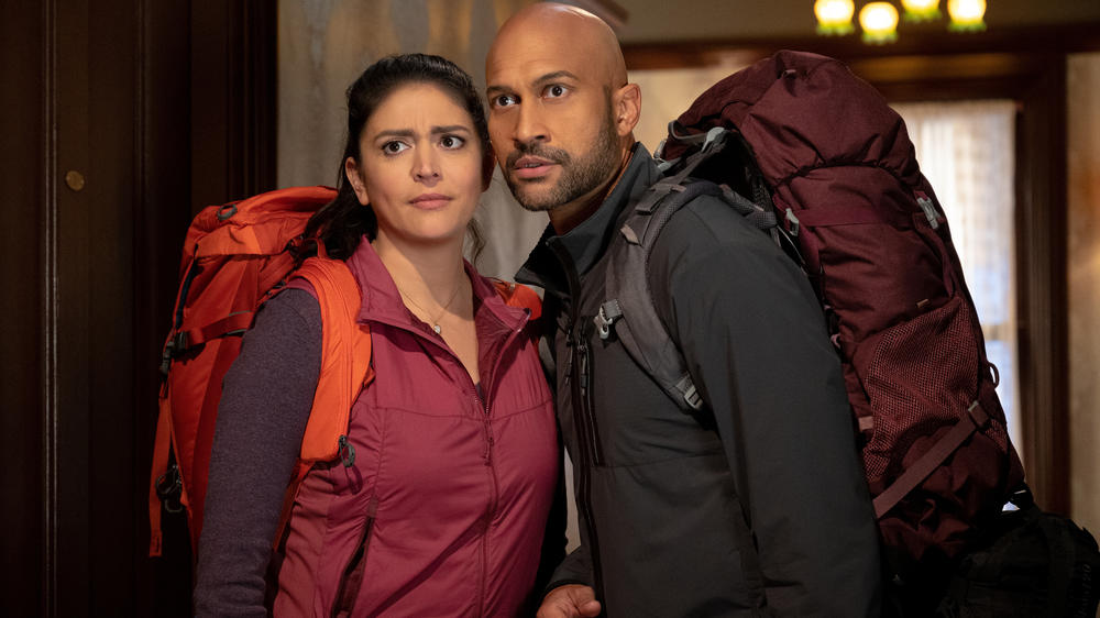 Cecily Strong and Keegan-Michael Key play a struggling couple in Apple TV+'s <em>Schmigadoon! </em>