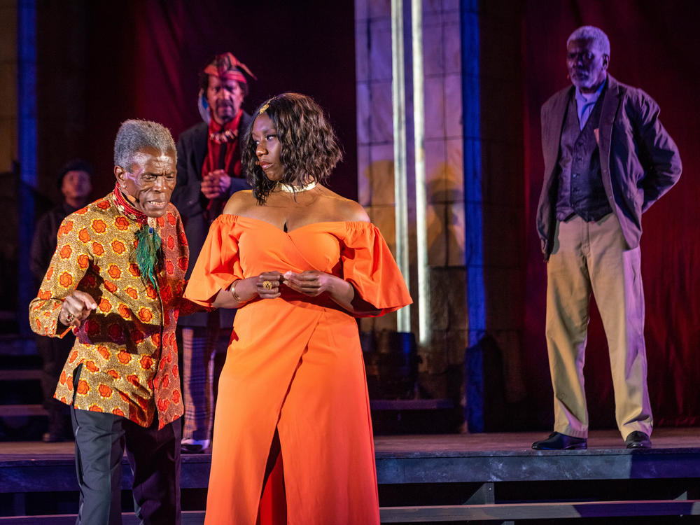 André De Shields (left) as Lear and Jacqueline Thompson as Regan, with Allen Gilmore (Fool) and J. Samuel Davis (Kent) behind them, in <em>King Lear</em> during the St. Louis Shakespeare Festival.