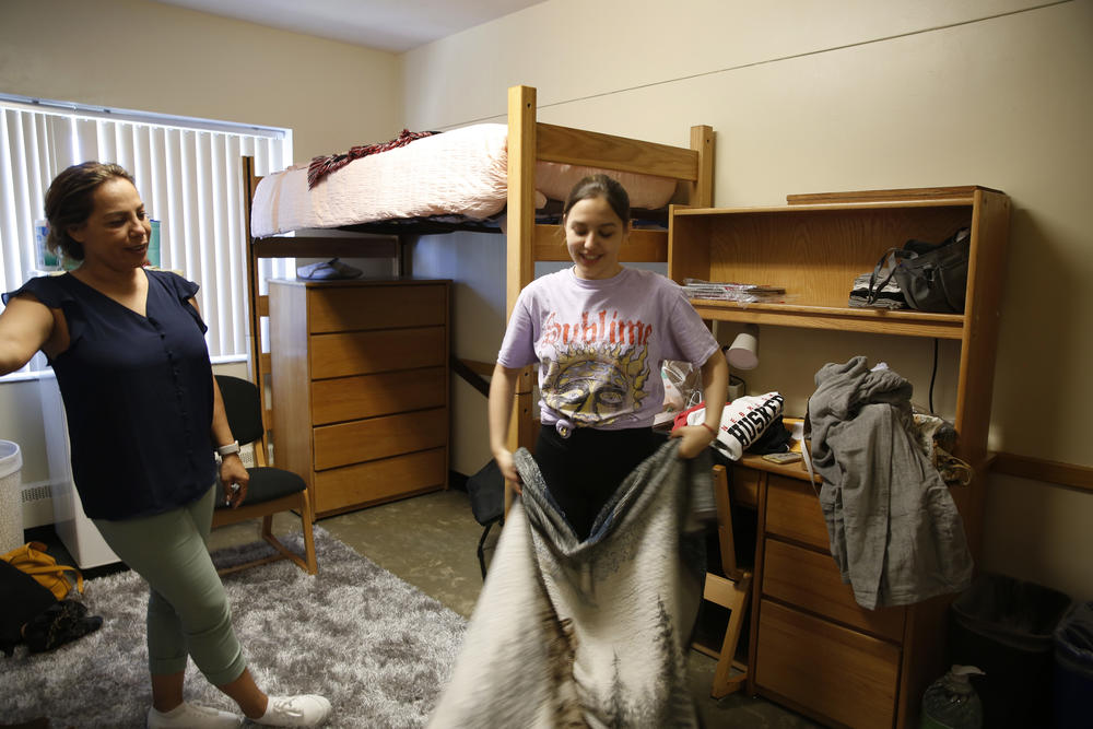 Kitana Bernth, a first-year student, moves into her dorm with help from her mom. Kitana is vaccinated, but she hasn't asked her roommate if she is yet. 