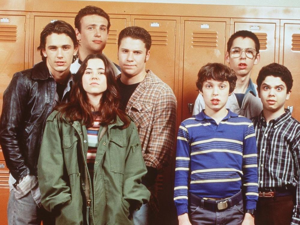 Freaks and Geeks, which debuted on NBC in September 1999, was among the new network TV shows criticized for a lack of diversity. From l-r: James Franco, Jason Segel (in back), Linda Cardellini (in front), Seth Rogen, John Daley, Martin Starr, and Samm Levine.