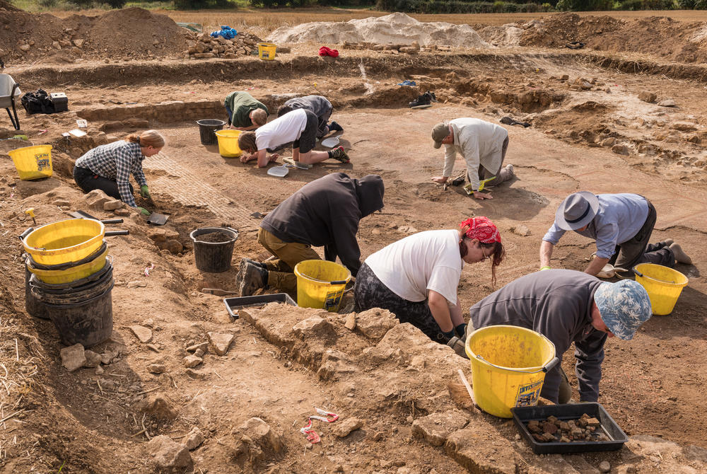 Rutland Villa Project. A team from ULAS/University of Leicester during the excavations of a mosaic pavement.