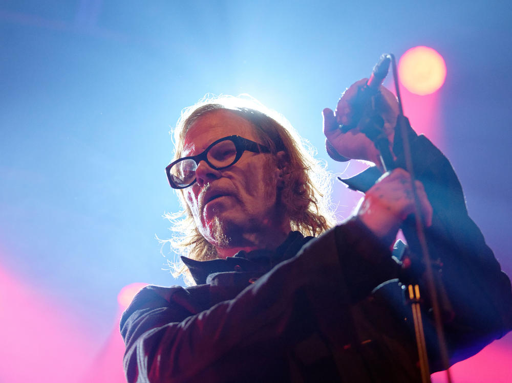 In addition to fronting Screaming Trees, Mark Lanegan also worked with Queens of the Stone Age, The Gutter Twins, Isobel Campbell and Mad Season.