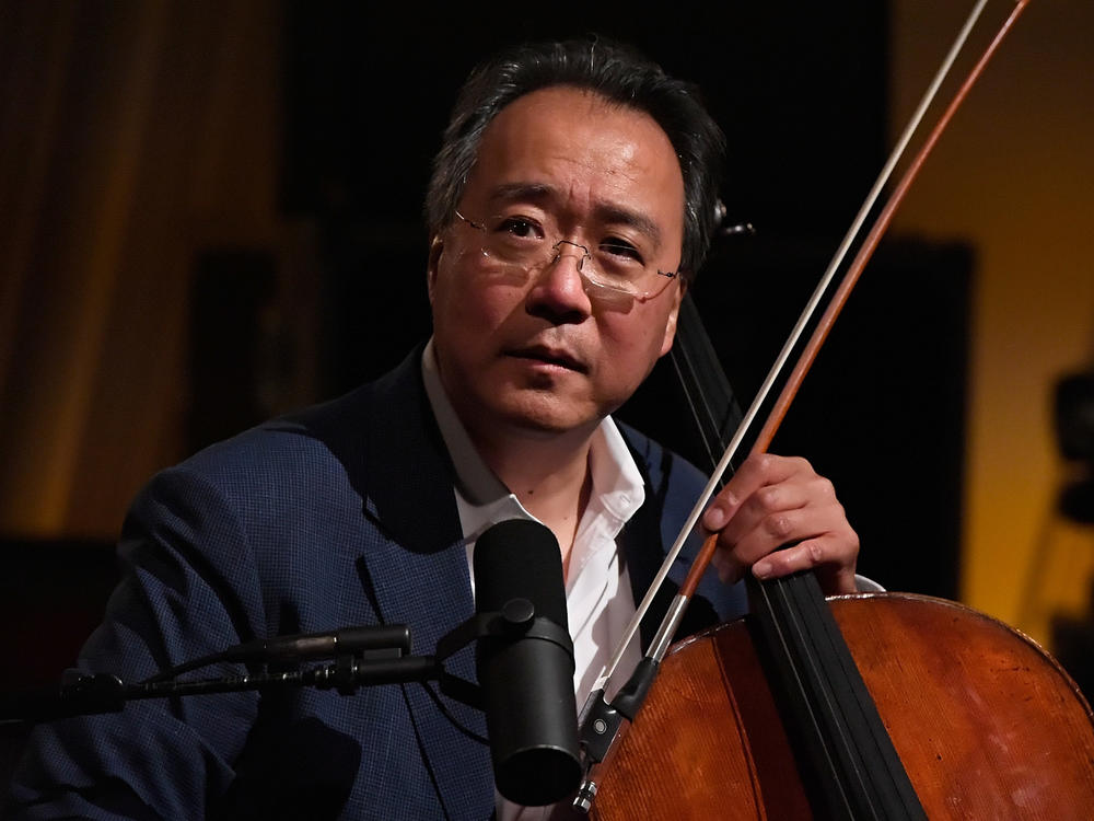 Yo-Yo Ma played Ukraine's national anthem and brought the audience to its feet at the Kennedy Center on Monday.
