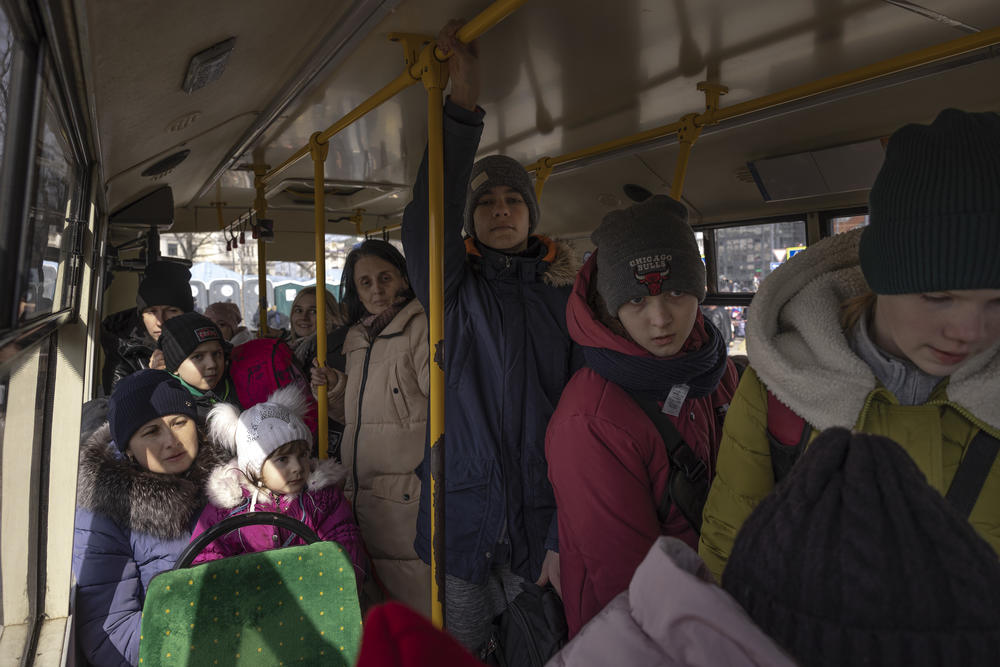 <strong>March 12:</strong> Families board buses to the border of Poland in Lviv, Ukraine.