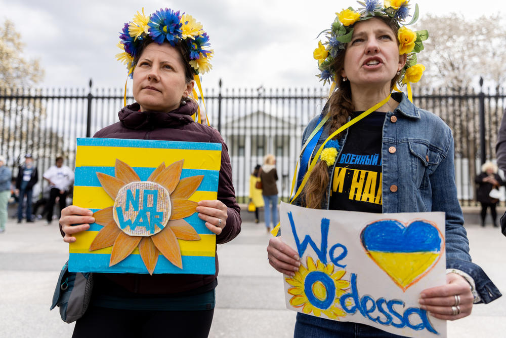 <strong>March 20:</strong> Tatiana Belenkaya (left) and her sister, Svetlana Belenkaya (right) were both born in Ukraine and came to the U.S. as Jewish refugees after the fall of the Soviet Union. They hold signs at the STANDwithUKRAINE rally in front of the White House to protest Russia's invasion.