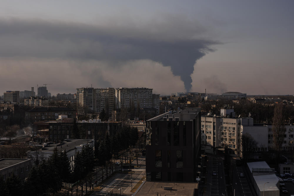 <strong>March 25:</strong> Smoke rises after Russian attacks in residential areas of Kyiv, Ukraine.