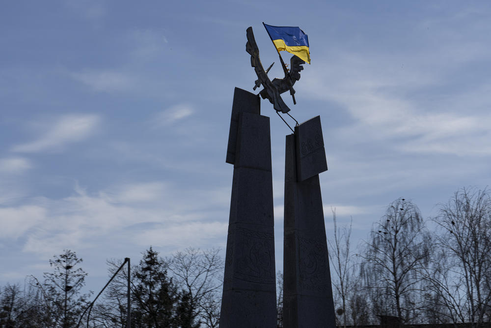A monument at the entrance of the town of Borodyanka.