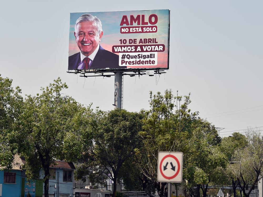 An advertisement in Mexico City for the referendum called by Mexican President Andrés Manuel López Obrador, scheduled for Sunday.