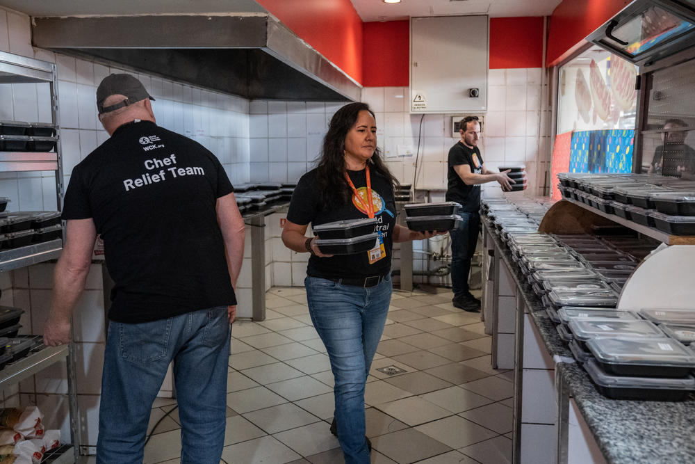 Zomi Frankcom, World Central Kitchen's operations manager and Romania country lead, together with colleagues and volunteers, stacks meals at Gara de Nord railway station in Bucharest on Wednesday.