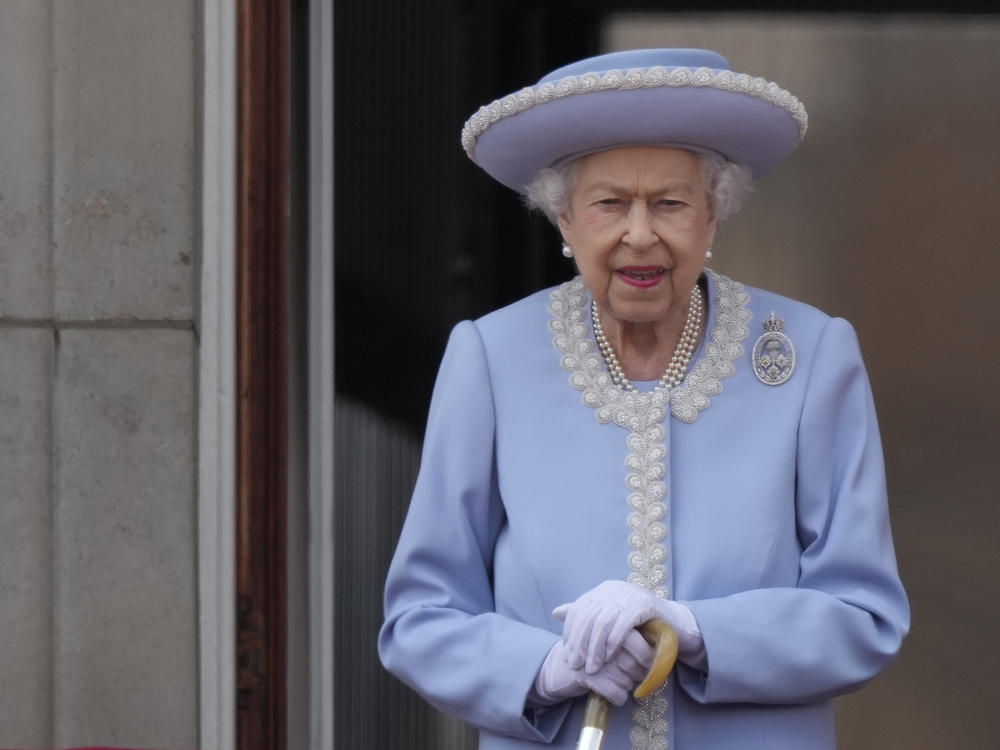 Queen Elizabeth II walks on the balcony of Buckingham Palace in London on June 2, 2022, the first of four days of celebrations to mark the Platinum Jubilee.