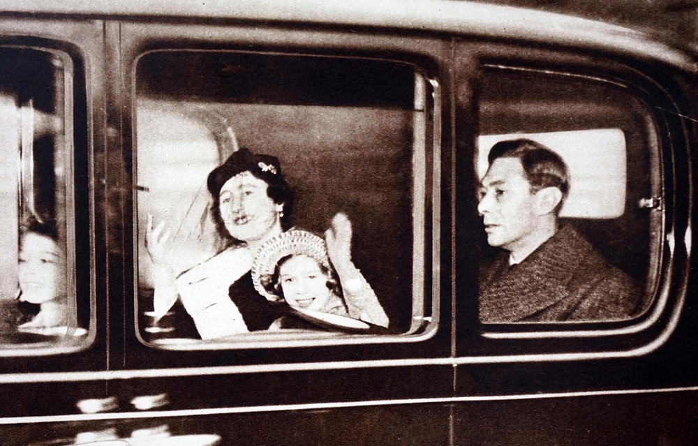<strong>Dec. 31, 1939:</strong> Photograph of King George VI, Queen Elizabeth, Queen Mother, Princess Elizabeth and Princess Margaret leave for their Christmas break in Sandringham.