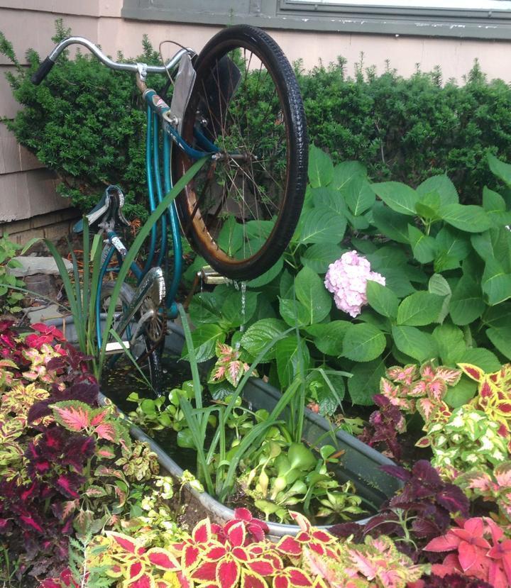 Ken, an avid biker and gardener, combined his passions by building this feature that sprays water as the tire spins. The vintage bike belonged to his great-aunt.