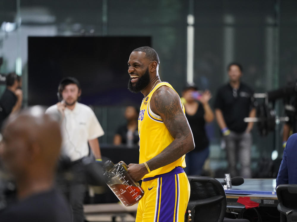 LeBron James is buying a pickleball team