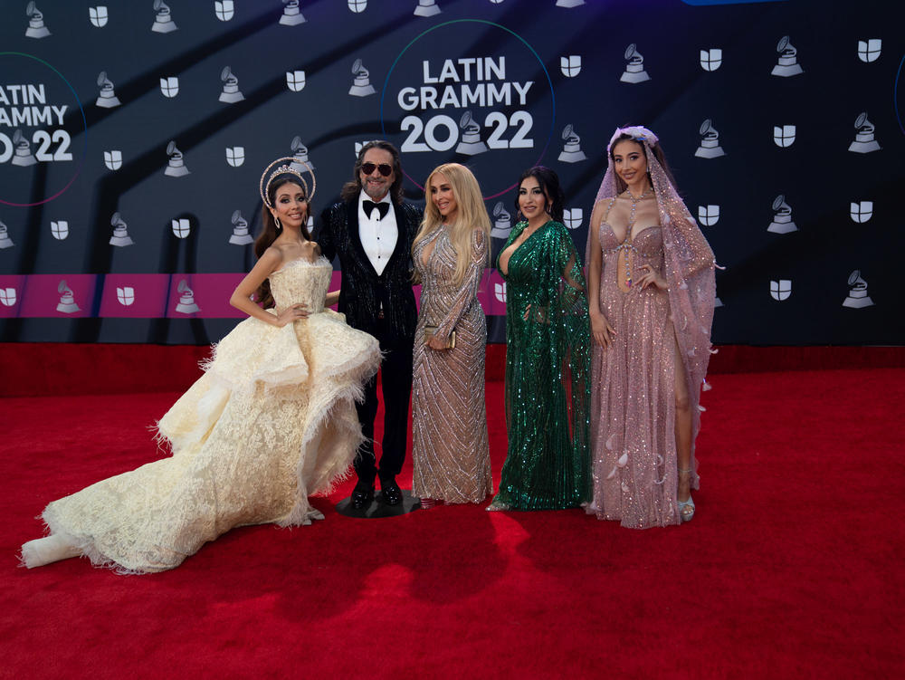 Marco Antonio Solís and his family