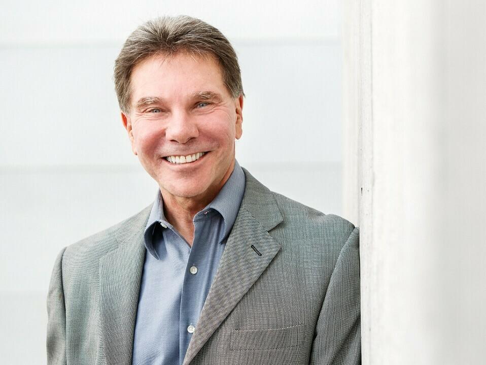 Bob Cialdini was ready to sign a contract to play baseball professionally in the minor leagues, but he walked away from that chance after the scout gave him some advice that changed his life.