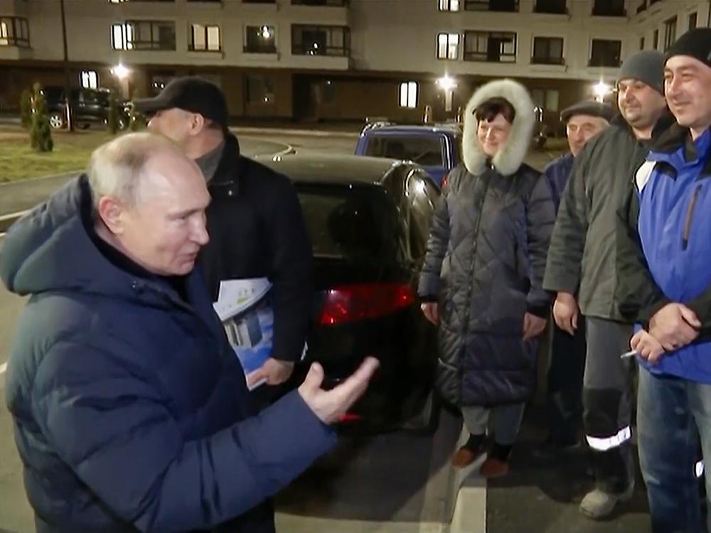 Putin Makes A Surprise Visit To Mariupol And Tours An Occupied City ...