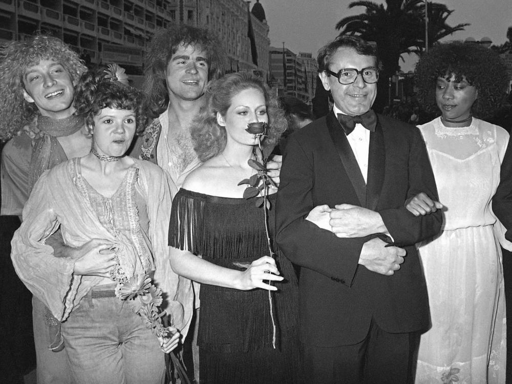 U.S. actors, from left, Don Dacus, Annie Golden, Treat Williams, Beverly d'Angelo, director Milos Forman, and Cheryl Barnes arrive for the presentation of <em>Hair</em> during the 32nd Cannes Film Festival in Cannes, France May 10, 1979.