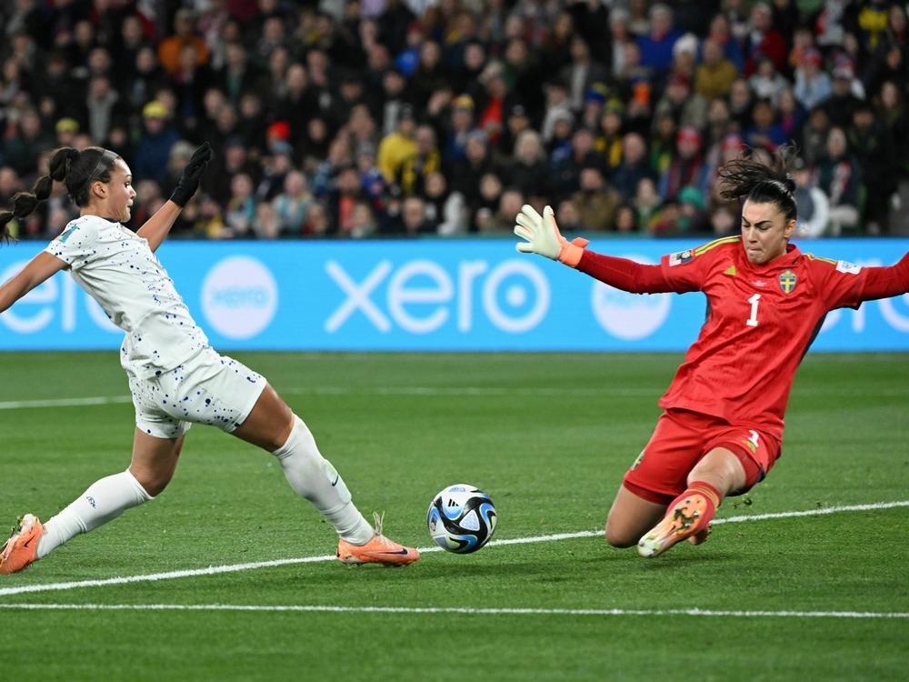 Sweden's goalkeeper Zecira Musovic stops an attempt by the USA's Sophia Smith during the round of 16.