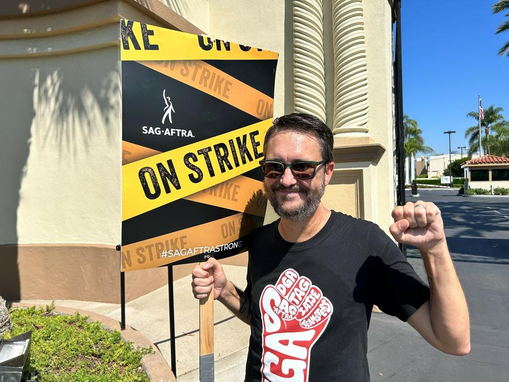 <em>Star Trek: The Next Generation</em> actor Wil Wheaton on the picket line outside Paramount Pictures.