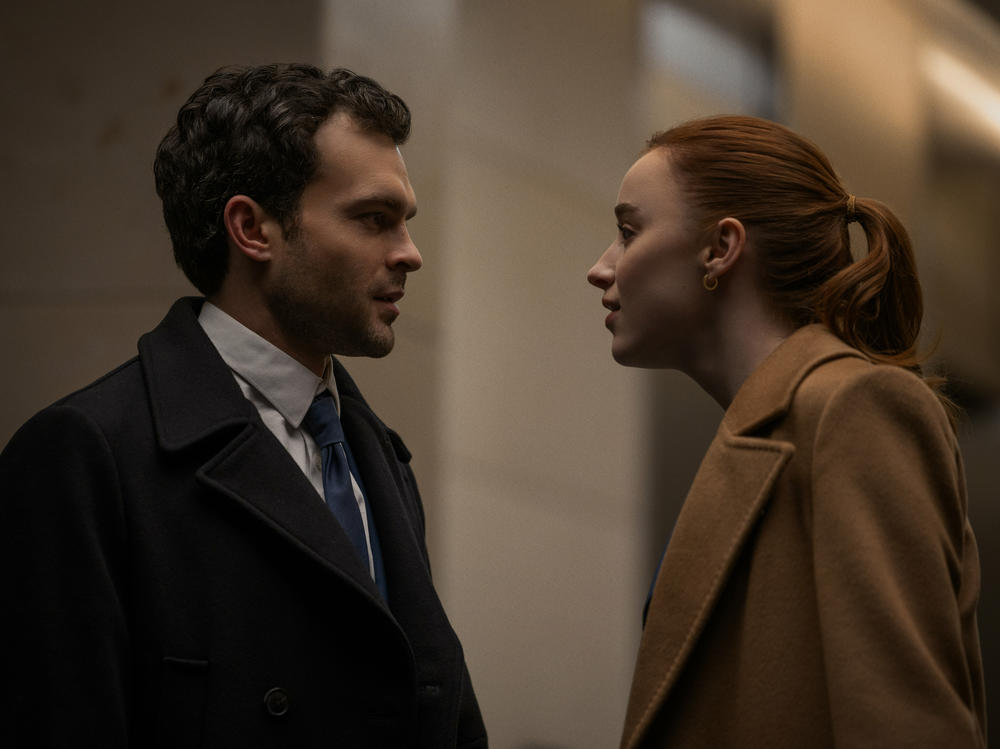 A cutthroat power couple Luke (Alden Ehrenreich) and Emily (Phoebe Dynevor) end up in a power struggle in <em>Fair Play.</em>