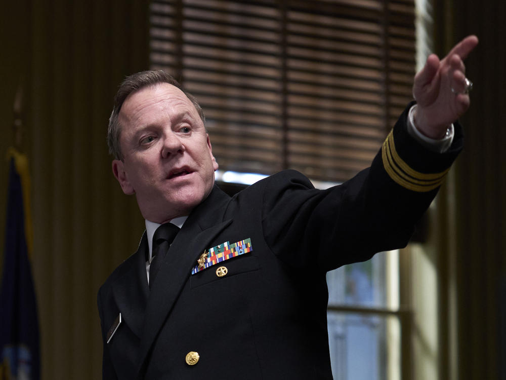 Lance Reddick, Dale Dye and Kiefer Sutherland in <em>The Caine Mutiny Court-Martial.</em>
