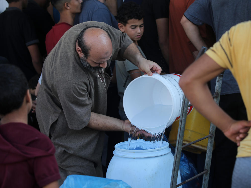 Palestinian citizens in Khan Younis fill water from water stations in the street as residents of the Gaza Strip suffer from water and electricity outages.