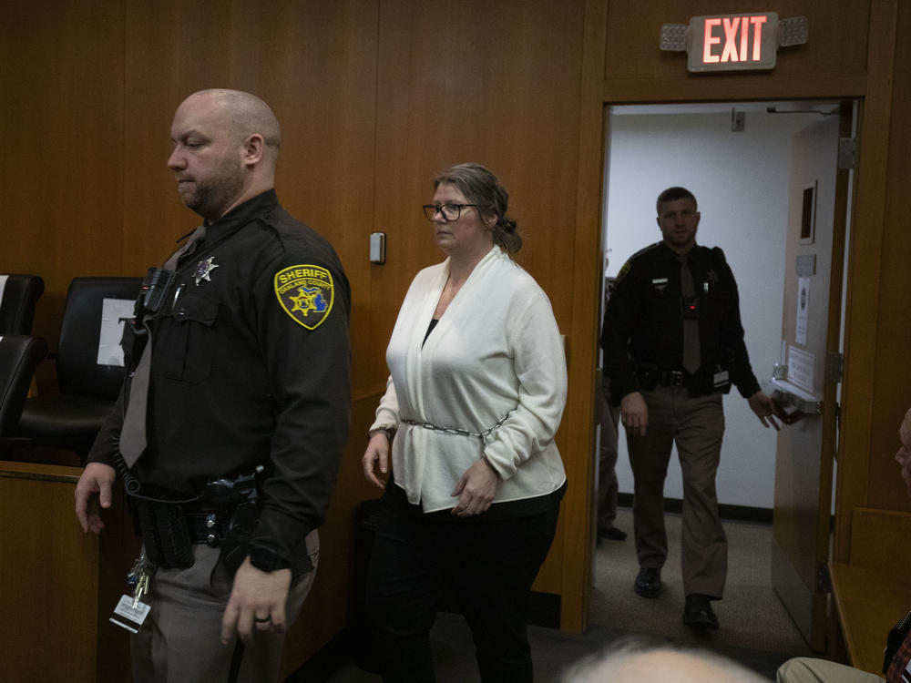 Jennifer Crumbley, the mother of Oxford school shooter Ethan Crumbley, enters the courtroom in Oakland County Circuit Court on Monday  in Pontiac, Mich.