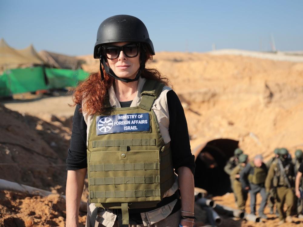 On a recent trip to Israel, <em>Will and Grace</em> star Debra Messing toured sites of Hamas' attack and met with survivors and family members of hostages.