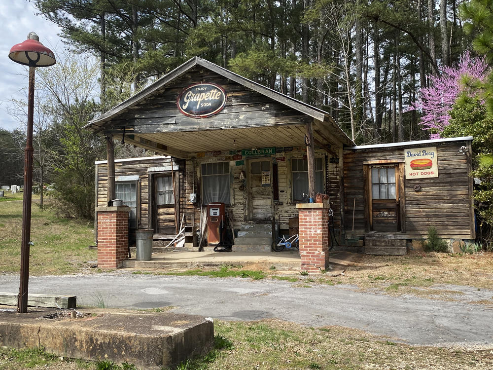 The grocery store that William Lewis Moore stopped in is still standing in Gadsden, Alabama.