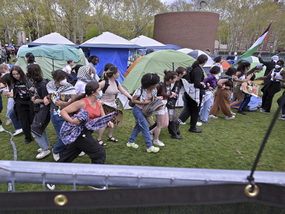 Several hundred demonstrators crossed barricades to join pro-Palestinian demonstrators at MIT who had been given a May 6th deadline to leave the encampment.