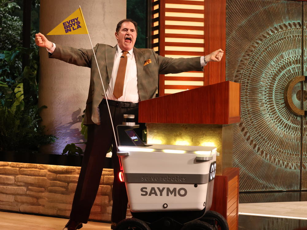 Announcer/sidekick Richard Kind and a food delivery robot named Saymo.