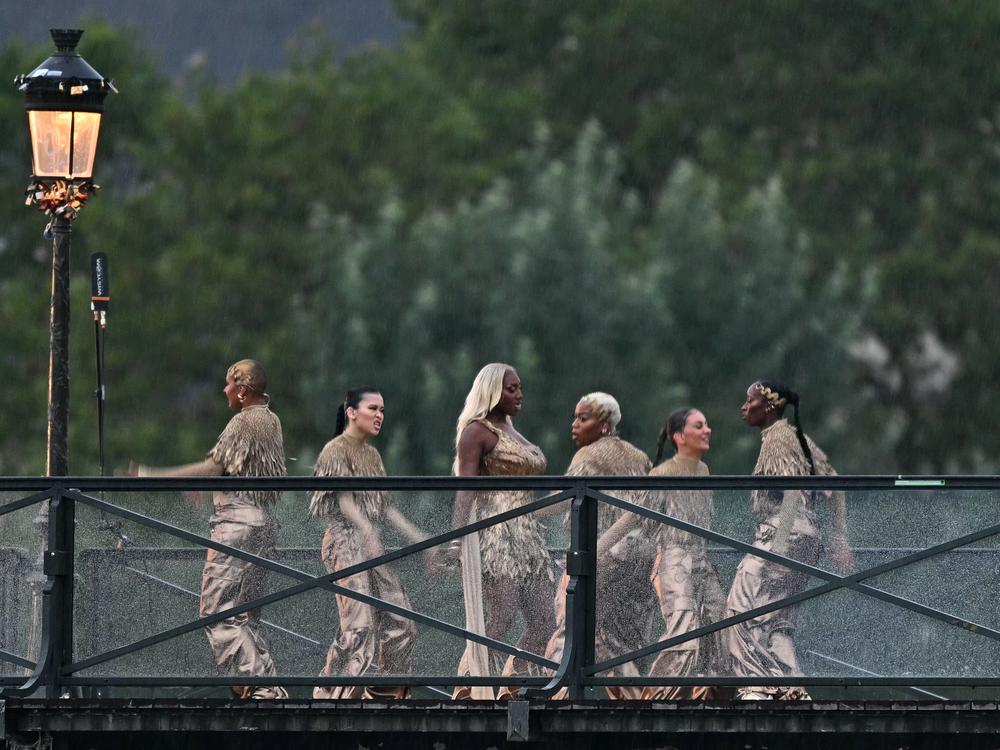 TOPSHOT - Singer Aya Nakamura (C) and dancers perfom on the Pont des Arts footbridge during the opening ceremony of the Paris 2024 Olympic Games in Paris on July 26, 2024. 